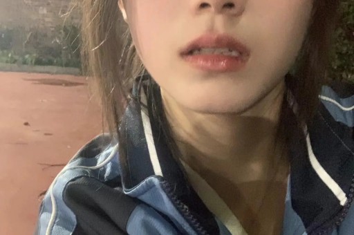 易易紫曝明星翻红后会耍大牌：红了之后就会耍大牌身边有很多